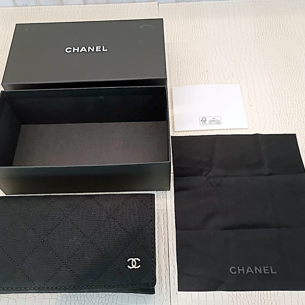 New CHANEL Quilted Eyeglasses Sunglasses Case Gold CC, CC Cloth, CC Box, etc. - Picture 2 of 16